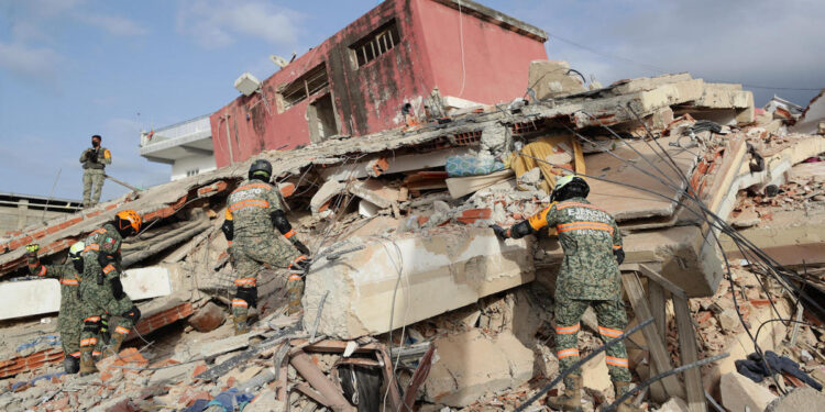 Rescatistas mexicanos reciben la medalla ‘Héroes de Venezuela’ por sus labores tras el doble terremoto