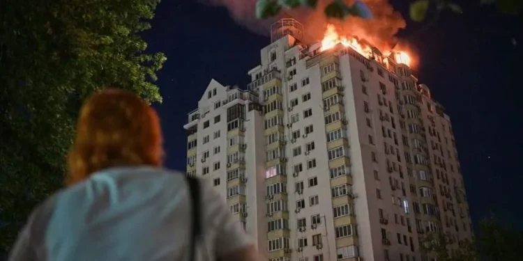 Dejan al menos 18 muertos ataques de Rusia en Kiev