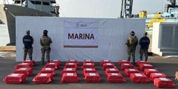 Semar decomisó 1.2 toneladas de presunta cocaína frente a las costas de Chiapas