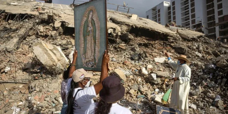 Suman más de 5 mil 300 muertos por doble terremoto en Venezuela