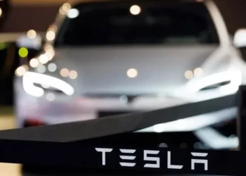 Caen acciones de Tesla 7% pese a mejores ventas