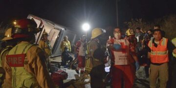 Autobús de hotel choca en Los Cabos; hay 3 muertos y 17 heridos