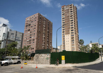 Tras años de castigo económico, EE.UU. relaja controles para que Venezuela reciba ayuda