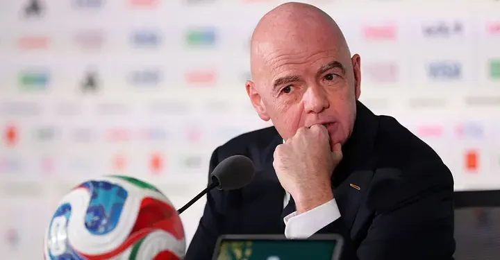 UEFA, AFC y CONCACAF acusan a la FIFA de “engaño” y reclaman transparencia
