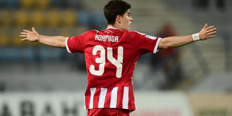 José Luis Mendilibar mandó al terreno de juego al exdelantero de Chivas en lugar de Joel Roca.