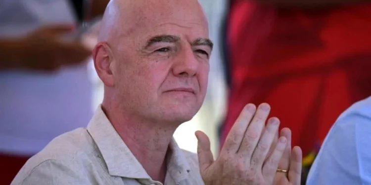 Acusan que Infantino usó dinero de la UEFA para su amante