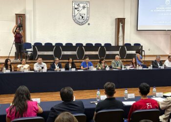 Confronta postura de Medicina a directores de la UAQ; piden respeto para sus comunidades