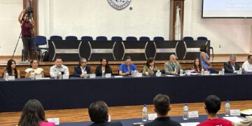 Confronta postura de Medicina a directores de la UAQ; piden respeto para sus comunidades