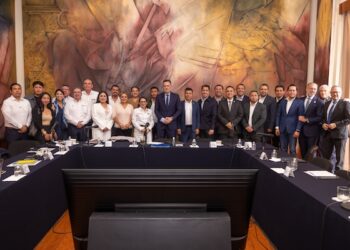 Sostiene Kuri mesa de trabajo con titular de la CFE