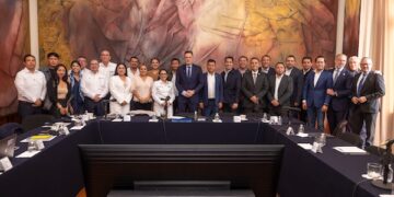 Sostiene Kuri mesa de trabajo con titular de la CFE