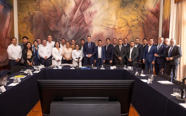 El mandatario estatal calificó como histórico dicho encuentro y agradeció la respuesta, presencia y disposición de la CFE.