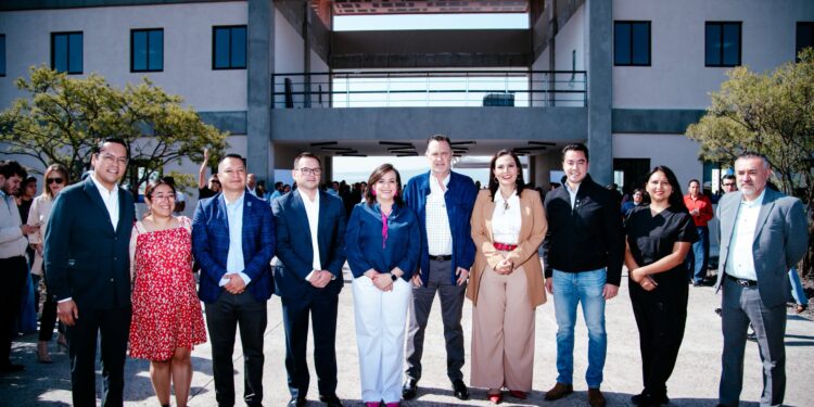 Inaugura Gobernador nuevo edificio de la Escuela de Bachilleres de la UAQ, Campus Aeropuerto