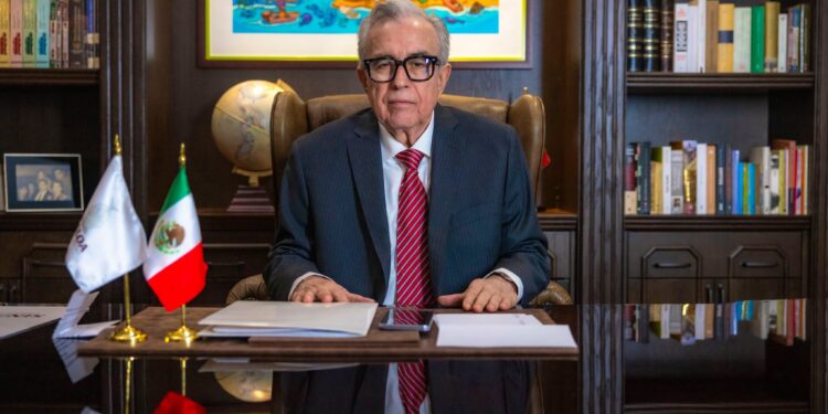 Este martes, Hernández advirtió que quienes buscan "el Poder por el Poder" o no respaldan a la Presidenta no son bienvenidos en Morena.