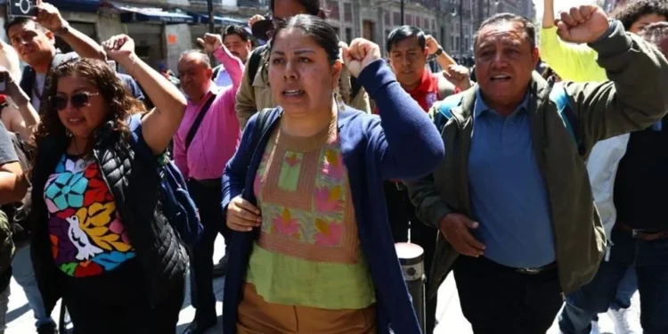 Sale ganona CNTE con plazas y 6 mil mdp para becas