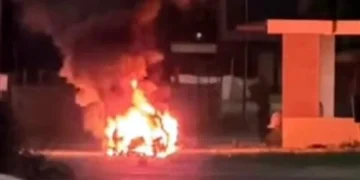 Queman tres vehículos en Colima durante la madrugada