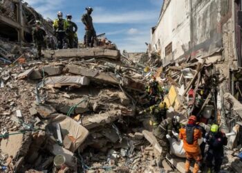 Suman 294 fallecidos por terremoto de Colombia