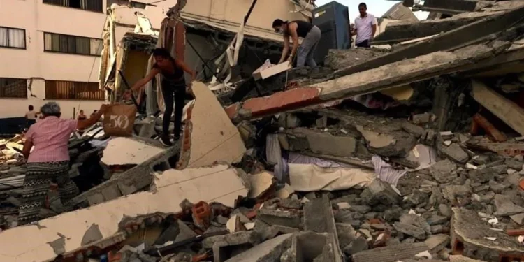 Asciende a 240 cifra de muertos por sismo en Colombia