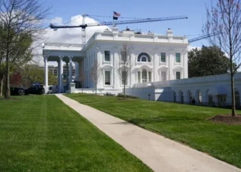 Bloquea Corte de EU construcción de salón de baile de Trump
