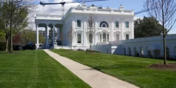 Bloquea Corte de EU construcción de salón de baile de Trump