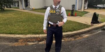 Titular de la DEA denuncia que “hay funcionarios de alto nivel en México” que trabajan con los cárteles