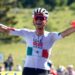 Tras brillar en el Tour de Francia, Isaac del Toro renueva contrato con el UAE Team Emirates