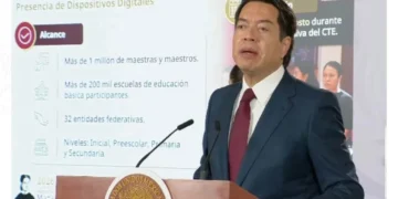 Consultarán a maestros uso de celulares en escuelas