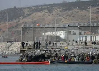 Instalará España valla de contención entre Ceuta y Marruecos