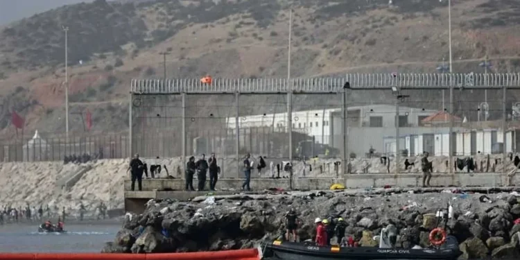 Instalará España valla de contención entre Ceuta y Marruecos