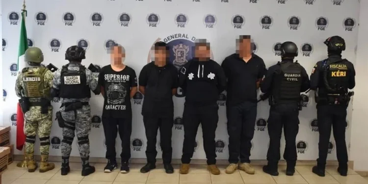 Detienen a mando y policías por desaparición en Michoacán