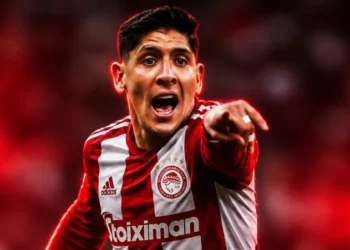Olympiacos aprieta por Edson Álvarez