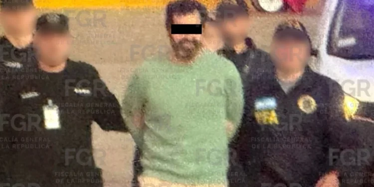 FGR traslada a México al contralmirante Fernando Farías Laguna desde Argentina
