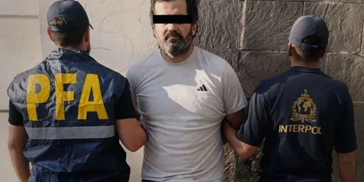 Vinculan a proceso a contralmirante por red de huachicol fiscal en aduanas
