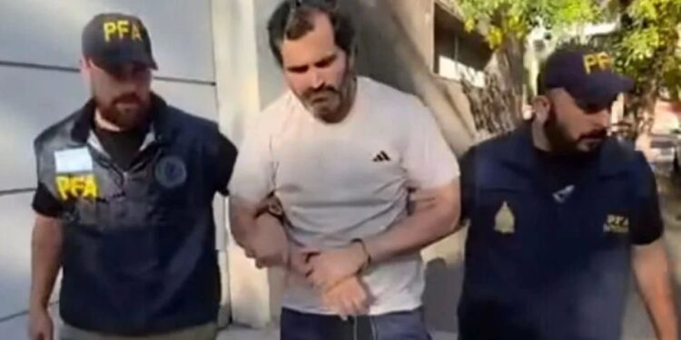Sheinbaum afirmó que la deportación del Contralmirante Fernando Farías Laguna, acusado de liderar red de huachicol, no está en duda