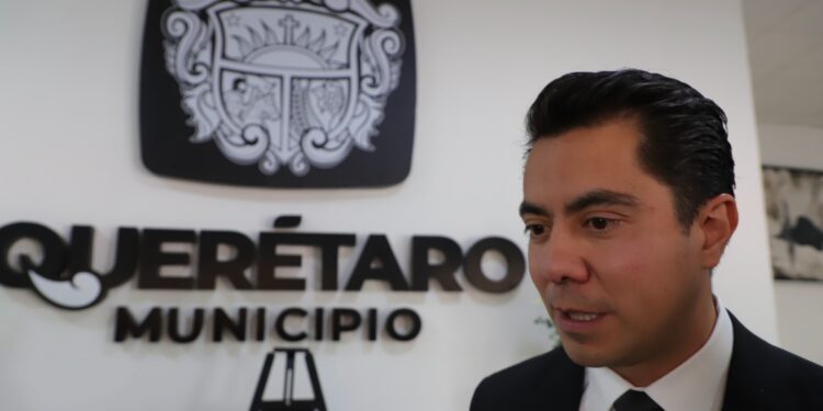 Grupos de comerciantes manifestantes buscan extorsionar para conseguir espacios públicos: Felifer Macias