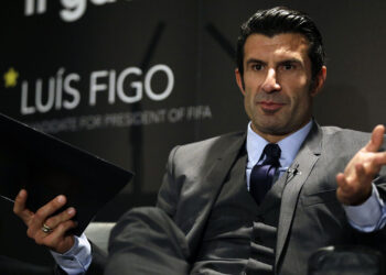 Figo pide la dimisión de Infantino: “Tiene que irse”