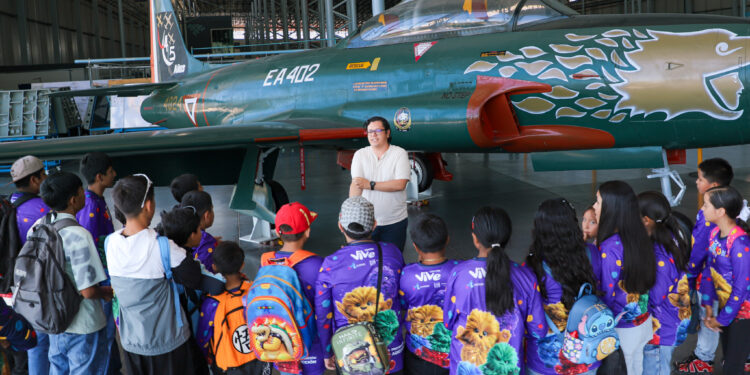 Alrededor de 450 participantes visitaron las instalaciones de la Universidad Aeronáutica en Querétaro.