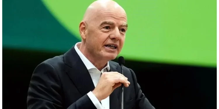 Gianni Infantino arremete contra potencias del futbol en medio de crisis