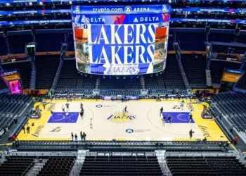Vuelven a vender a los Lakers en cifra récord