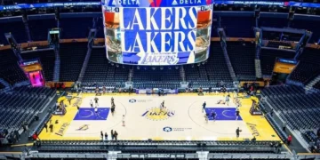Vuelven a vender a los Lakers en cifra récord