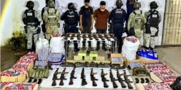 Detienen a dos del Cártel de Sinaloa con arsenal en Mazatlán
