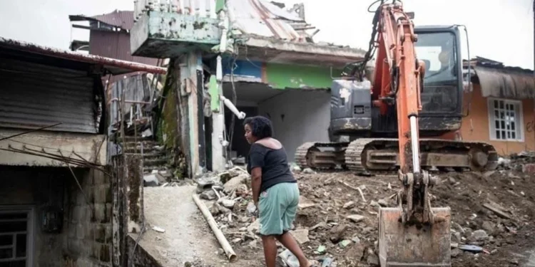 Mueren dos mexicanos por sismo en Colombia