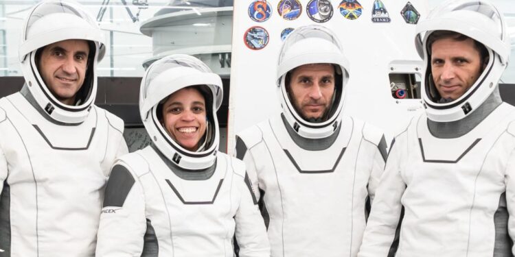 NASA lanzará una nueva tripulación a la EEI y probará nuevos trajes
