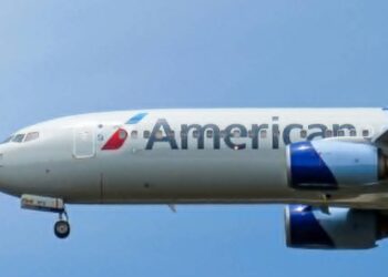 Los neumáticos de un avión de American Airlines explotan al aterrizar en Chicago