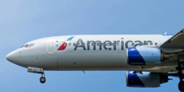 Los neumáticos de un avión de American Airlines explotan al aterrizar en Chicago