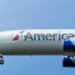 Los neumáticos de un avión de American Airlines explotan al aterrizar en Chicago