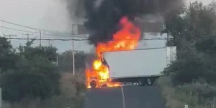 Se registran narcobloqueos en Michoacán