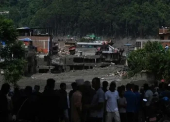 Suman 157 muertos por deslaves en Nepal