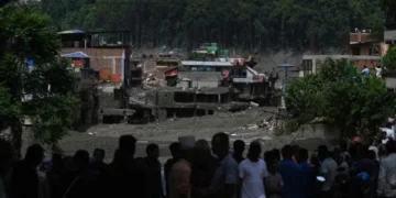 Suman 157 muertos por deslaves en Nepal