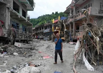 Suman 900 muertos por catástrofe en Nepal
