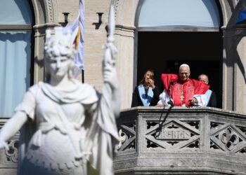 El papa alerta contra la idolatría política que se dice libre pero “es esclava del poder”